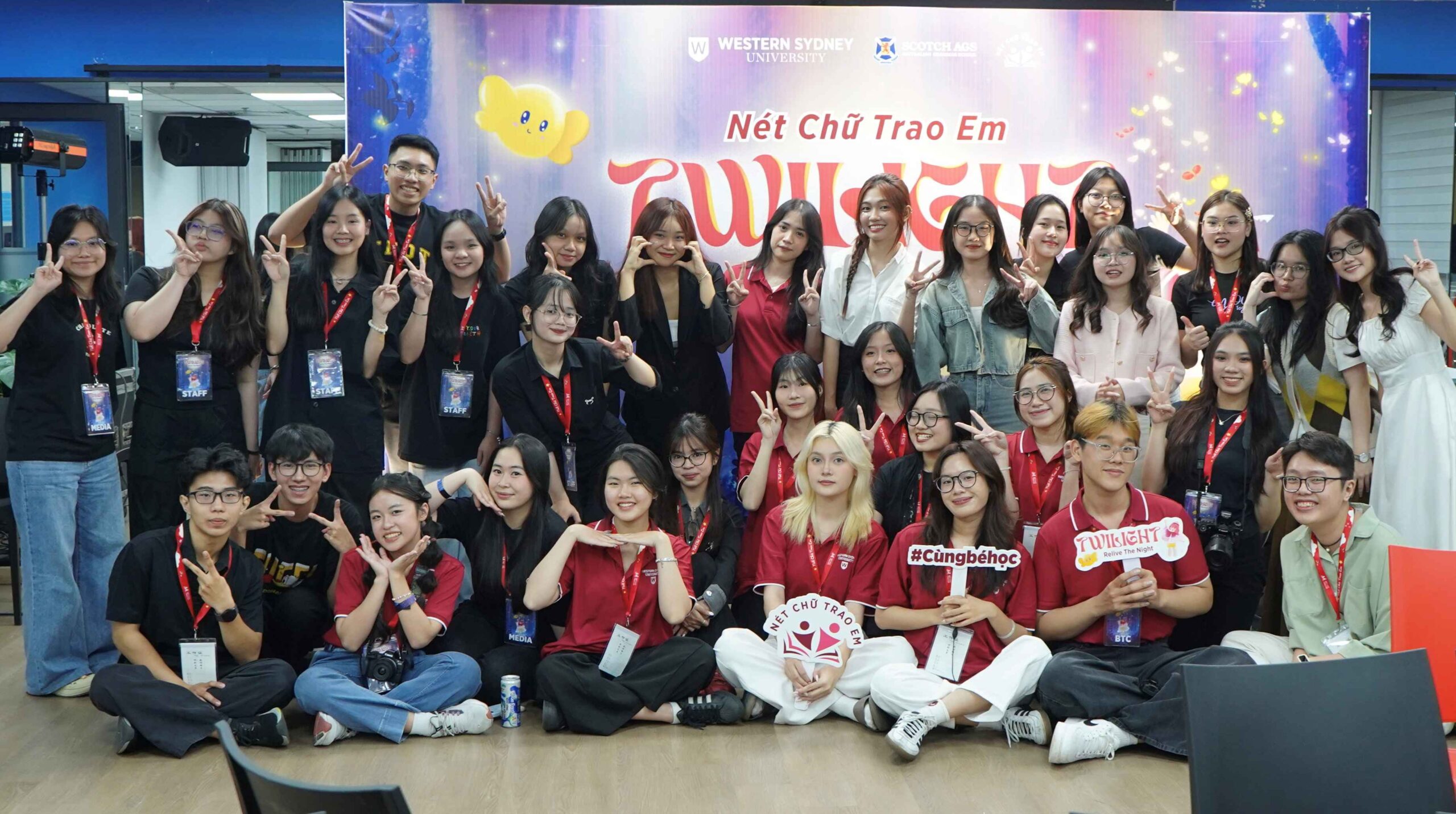 Đêm nhạc gây quỹ để hỗ trợ chi phí sinh hoạt và học tập cho các em gặp hoàn cảnh khó khăn do Vũ Nguyễn Hoàng Anh lên ý tưởng và dẫn dắt thực hiện