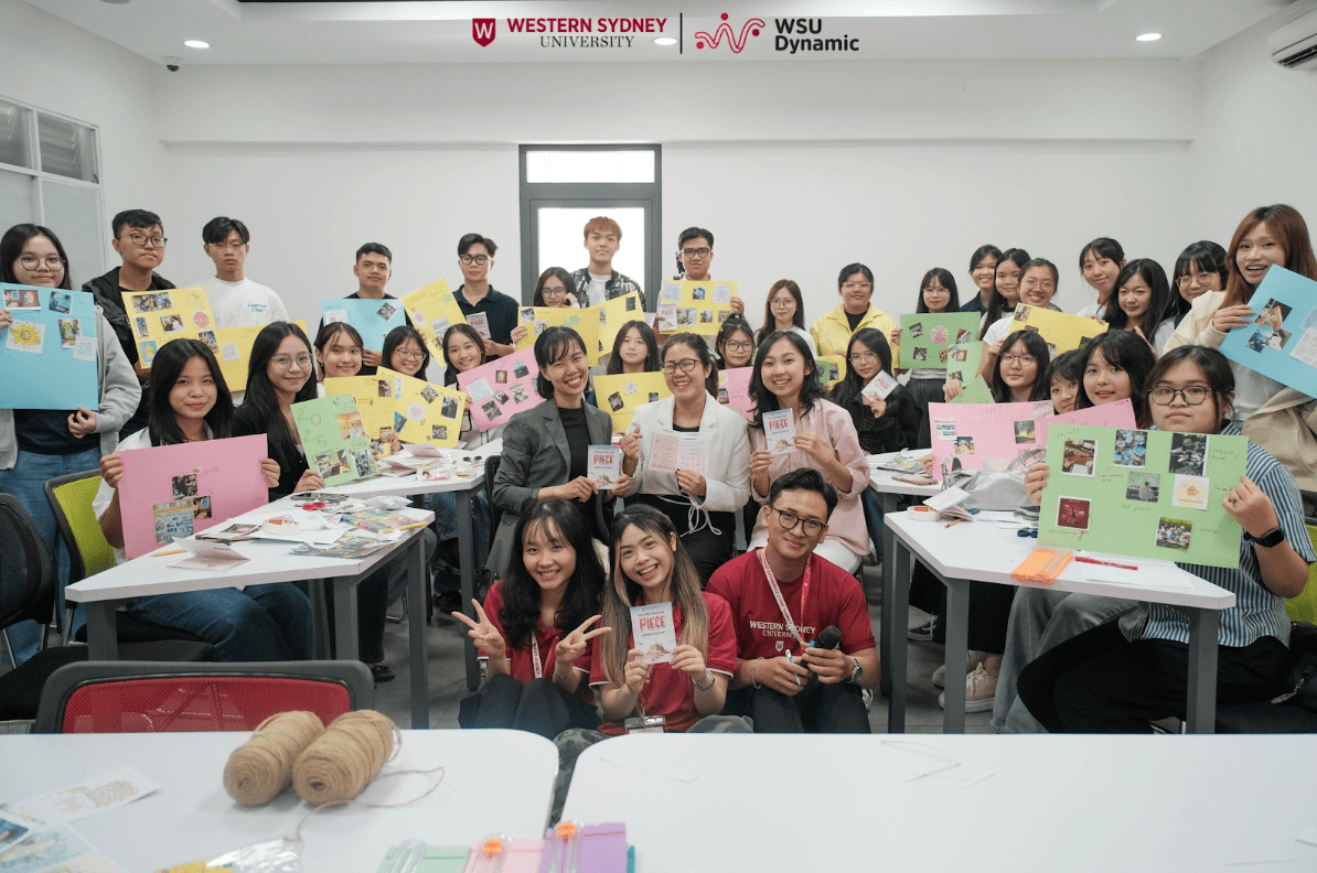 Những tấm vision board rực rỡ sắc màu - thành quả của các Tân sinh viên trong workshop truyền cảm hứng cùng cô Uông Thu Hà.