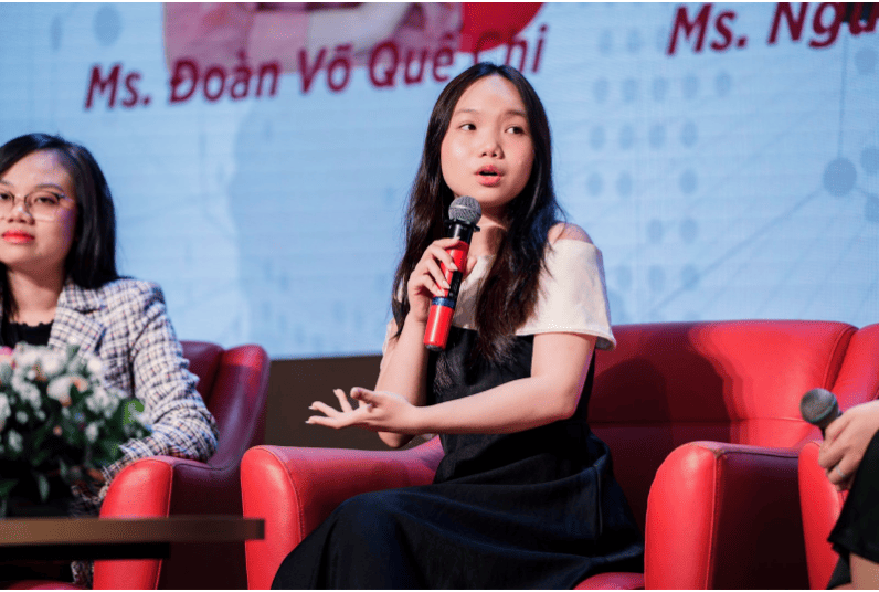 Chị Nguyễn Đỗ Minh Uyên, Former Junior Account Executive tại WowU Media khuyến khích sinh viên chủ động xây dựng networking từ sớm.